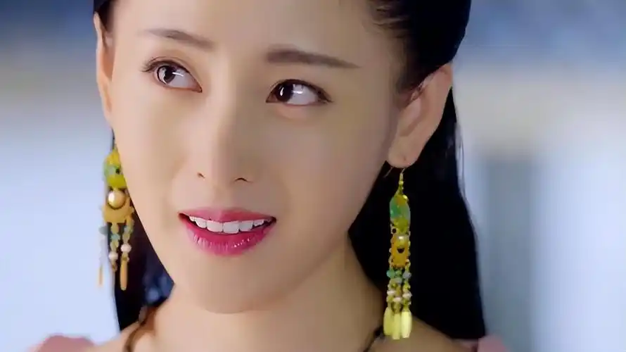 出道即颜值巅峰,她在这部古装片中美得绚烂夺目|古装|张天爱|花朵