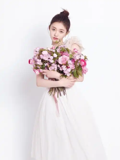 30秒搞定丸子头 请收下林允这一波操作