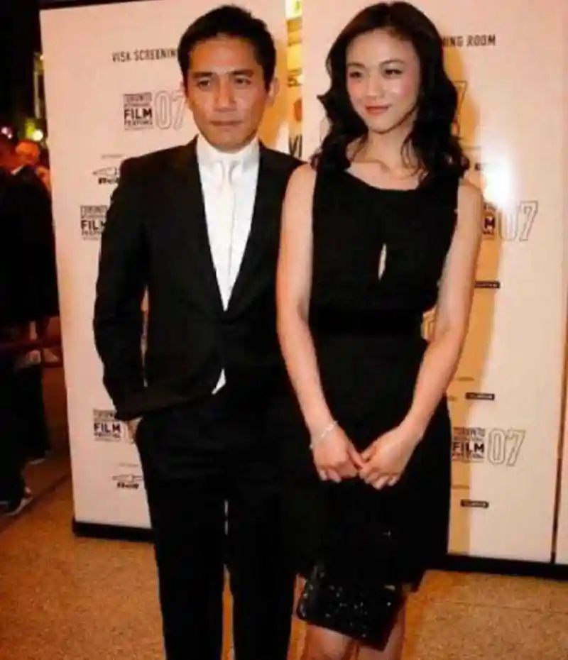 梁朝伟与女明星合照,满满的回忆![国庆快乐]