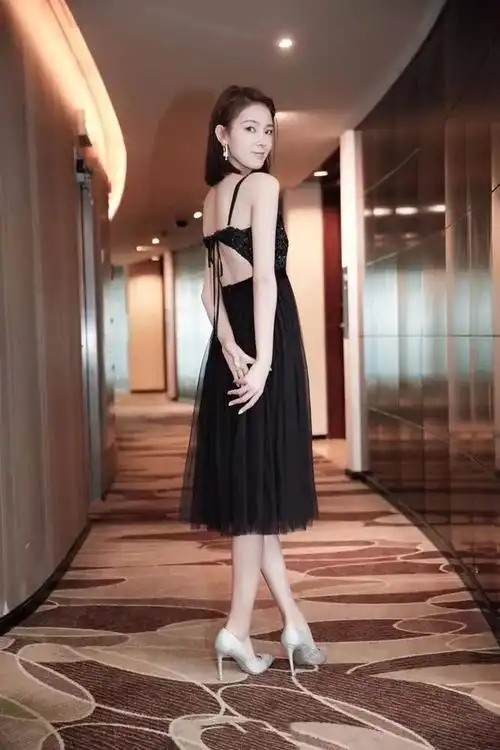 陈瑶目测80斤穿xs码的衣服都大很多这可咋办