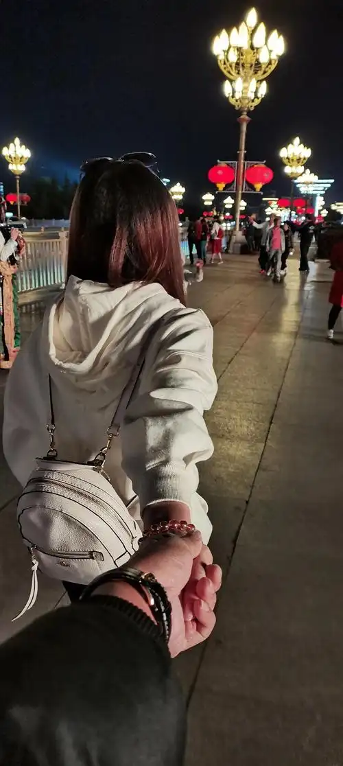 了几张很温柔的照片来配这么炙热的歌#抖音热门 #炙热的歌#西藏#牵手