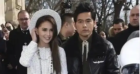 昆凌17岁就被周杰伦追到手,看到她的旧照,难怪周杰伦心急想娶