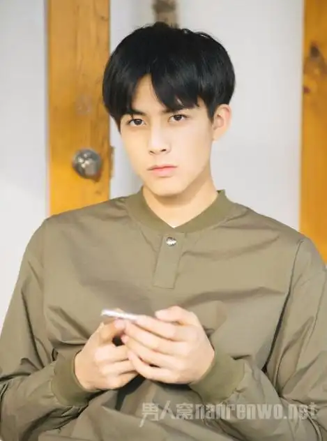 帅气男士发型之2019男生最适合的网红发型有哪些?