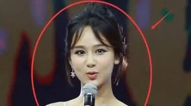 据官方数据显示,杨紫体重102斤,而赵丽颖却仅仅只有86斤.