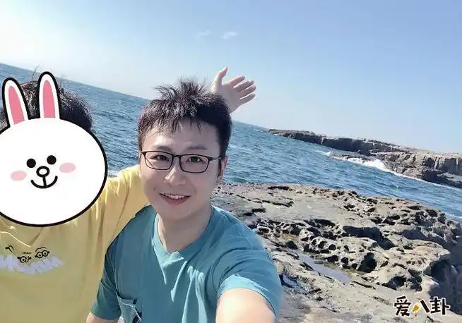 吾恩和苍白的恋爱史在微博上公布自己患上癌症