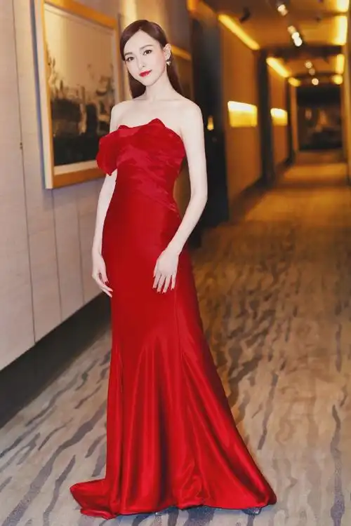 唐嫣罗晋春晚图片 唐嫣红色拖尾礼裙性感图片,明星,性感,唐嫣,礼服
