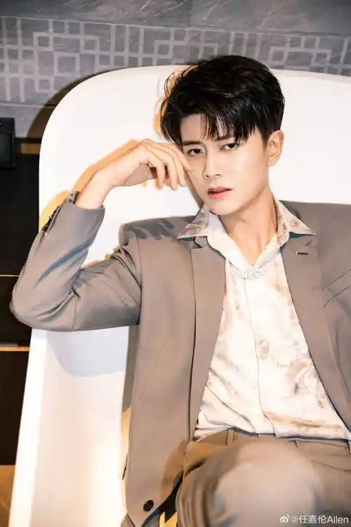 任嘉伦自拍死亡角度