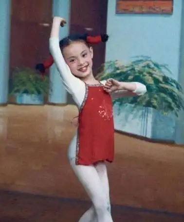 明星"不堪回首"童年照有哪些?