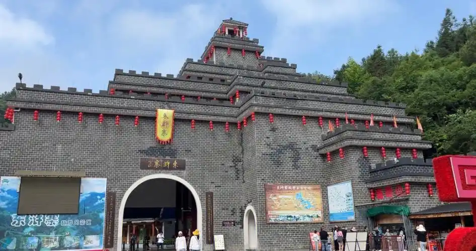 东浒景区  #东浒寨飞拉达攀岩周末学校组织去修水东浒寨团建风景还蛮