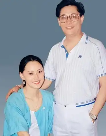 宋佳嫁大21岁老公丈夫患病后提出离婚如今再嫁外国富豪开店