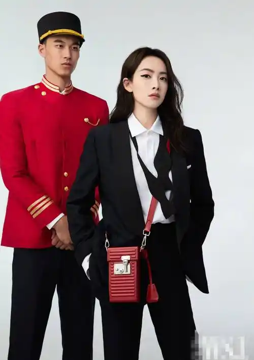 宋茜最新大片,挑战"鱼尾眼线",时尚个性太吸睛!_黑色_造型_款式