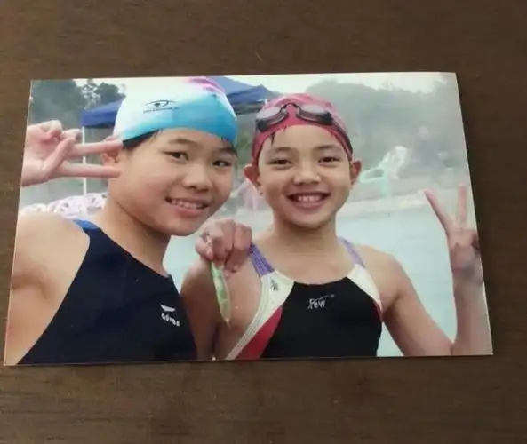 而除了颜值过关之外,兜儿小的时候还是一名游泳健将,从小就练习游泳的