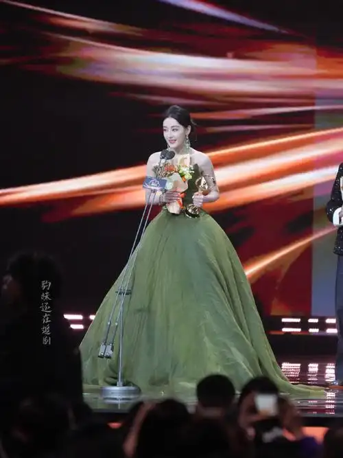 置顶我的香香公主老婆@dear-迪丽热巴在我的相机里没有一张废图请接受