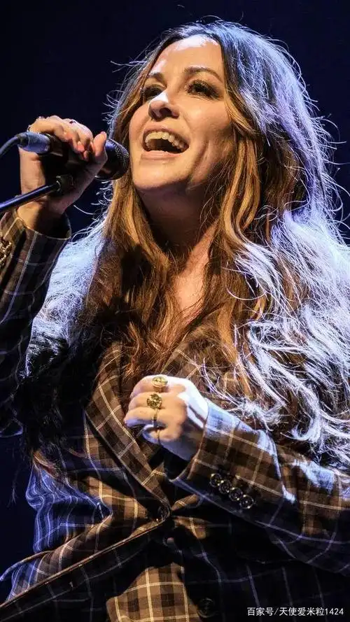 今天看到新闻,加拿大传奇摇滚女歌手艾拉妮丝·莫莉塞特(alanis