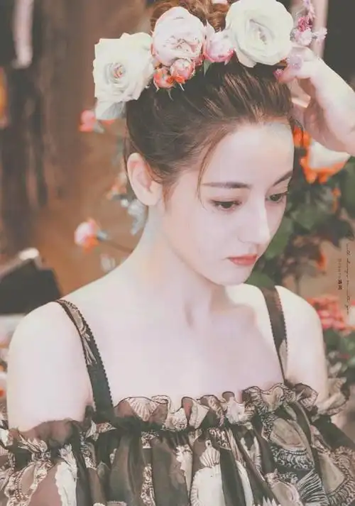 戴上花环就是最美的花仙子 热巴花环美图分享|迪丽热巴|七夕_网易订阅