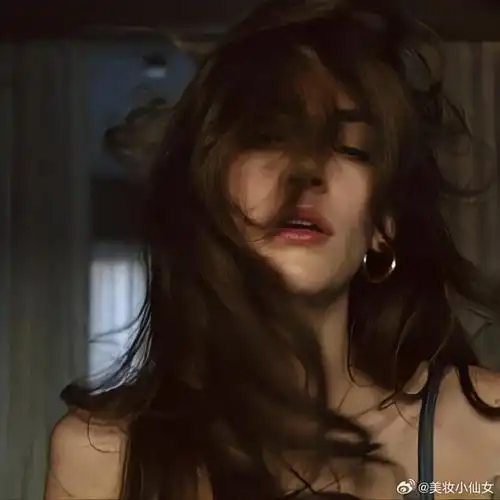 时尚穿搭超话快来欣赏我最新设计的欧美风格头像吧!绝对让你眼前一亮!