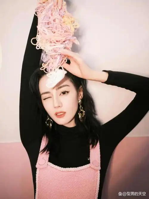 迪丽热巴,这个名字如今已经家喻户晓,是中国当红偶像.