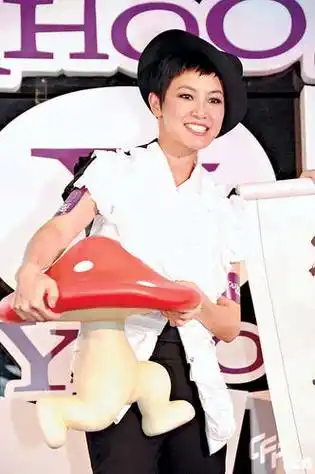 何韵诗为好友傅颖讲好说话.