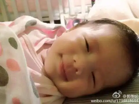 曝光十大明星可爱宝宝满月照图