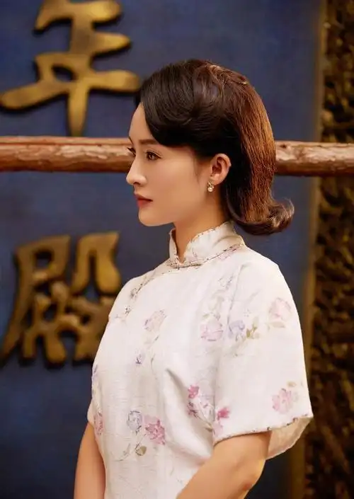 李沁的气质真没谁了,穿白色旗袍饰演林徽因,民国名媛造型好优雅