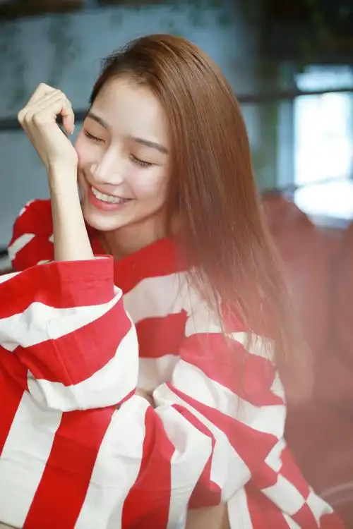 张南圣诞写真曝光 俏皮可爱温暖冬日