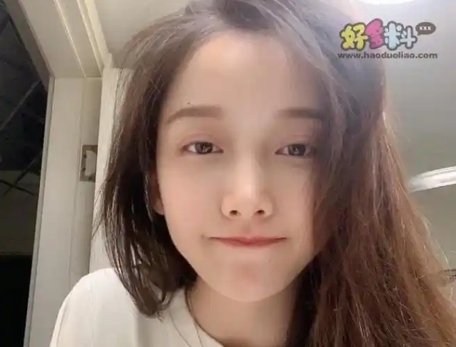 刘雨昕长发照片好看吗长发为她增加了很多温柔气质