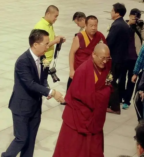 非常有名的塔尔寺活佛