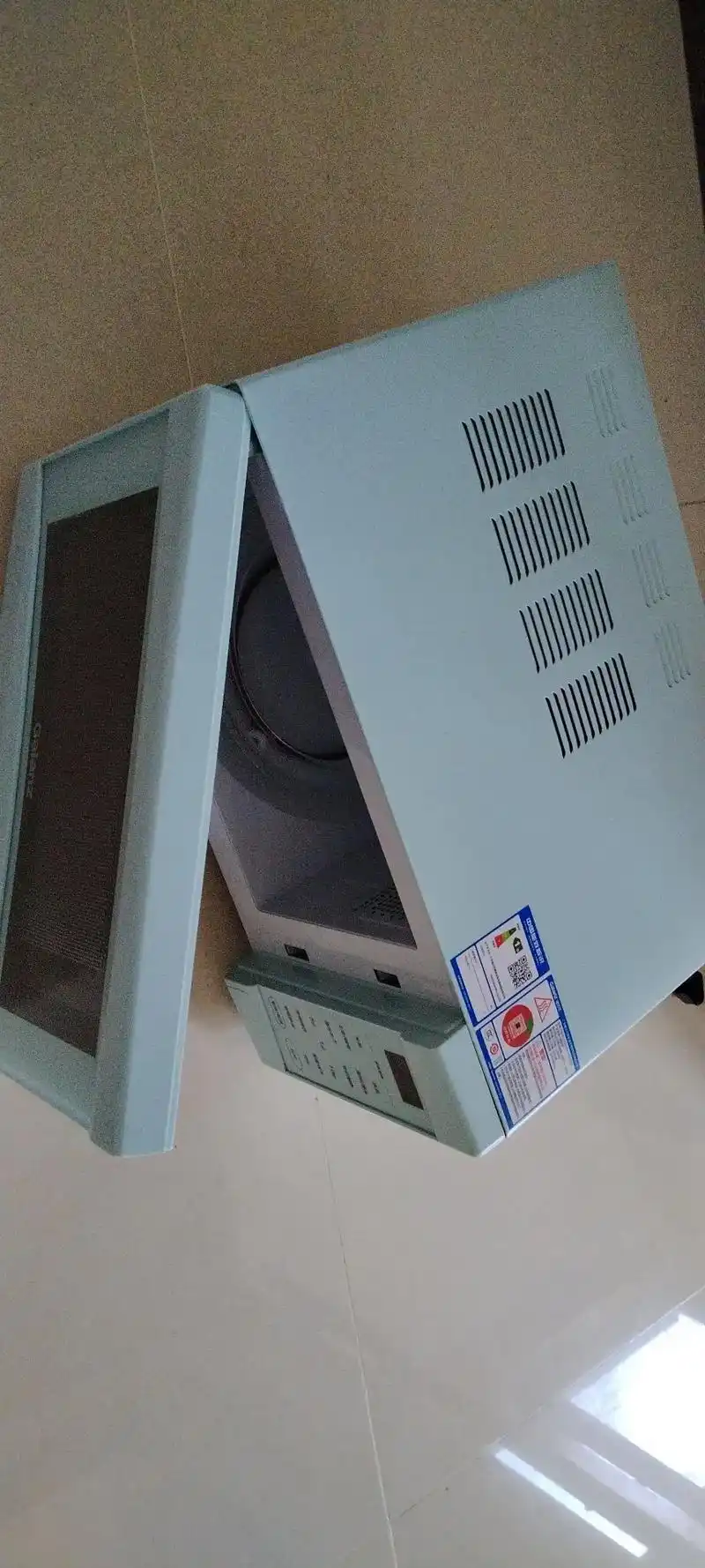 格兰仕微波炉自燃未遂.