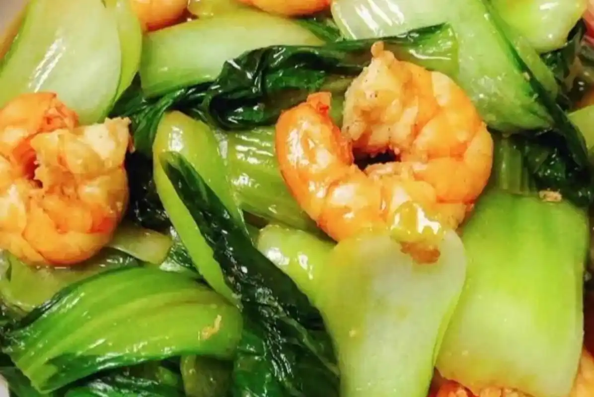 小油菜炒虾仁  食材:鲜虾,油菜,蒜末.