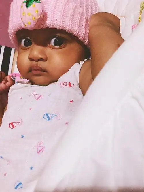 大家都说我干女儿是见过眼脸比最大的baby