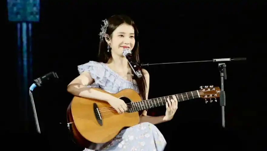 【iu】240621 iu李知恩hereh世界巡回演唱会英国伦敦站全场超清饭拍