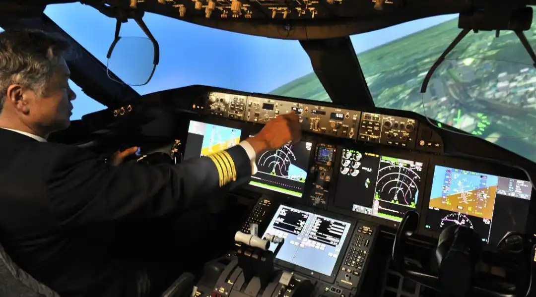 平时都开飞机的机长,在地上竟然开的是它?