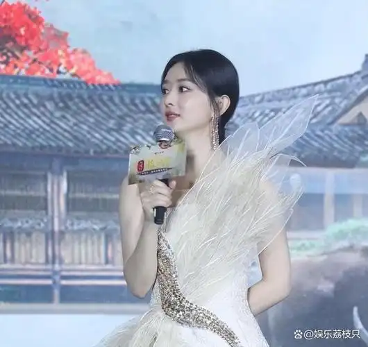 究竟谁才是人间尤物看赵丽颖和曾黎的合照你就会有答案