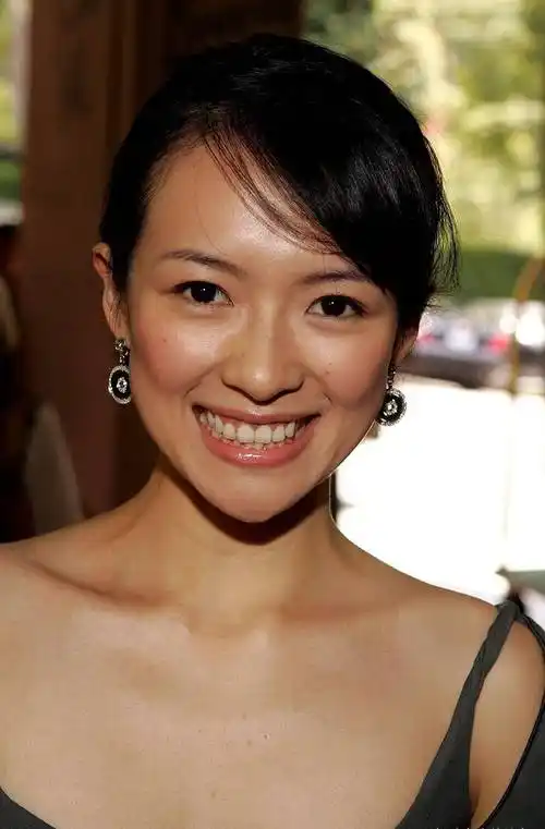 42岁章子怡生图曝光,汪峰视角与儿女玩耍灵气依旧,待继女如姐妹_果子