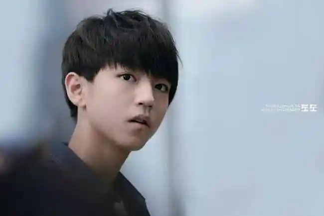 娱乐圈中脸圆的男明星,张艺兴最萌,他才是最帅的