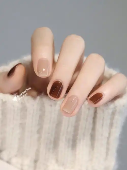 摩卡奶咖78秋冬显白跳色美甲