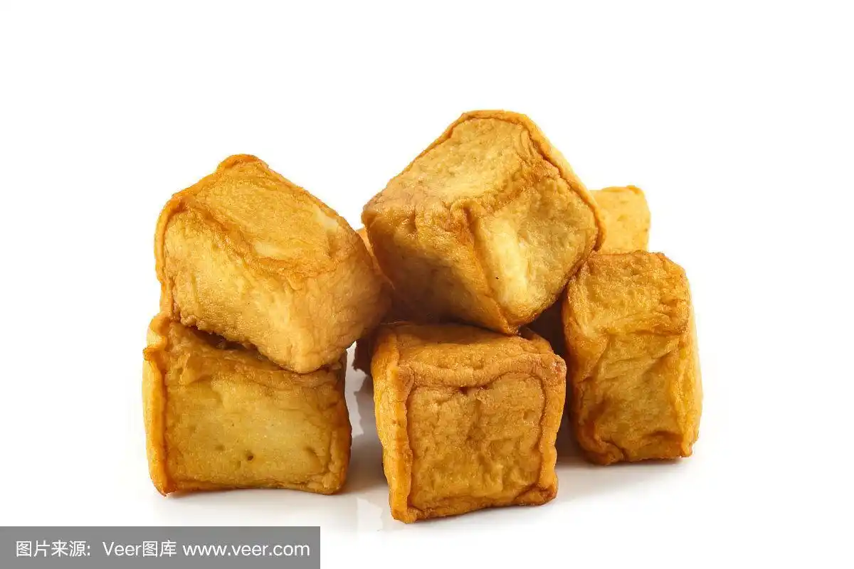 鱼豆腐在白色的背景