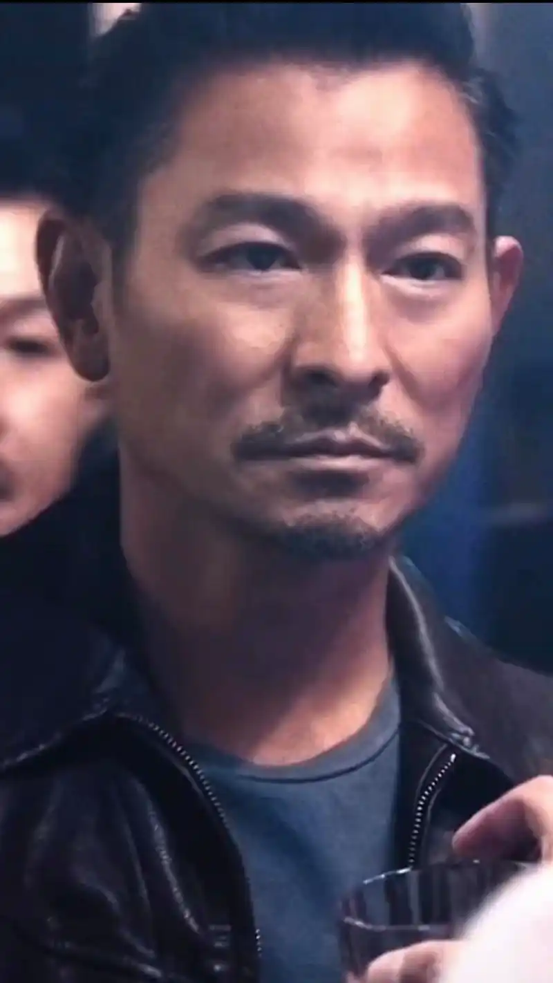 扎辫子留胡子的华仔好帅