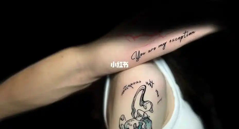 情侣纹身你猜他们最后会分手不
