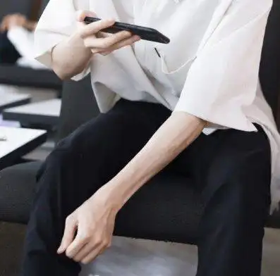 马嘉祺的手部青筋多图预警