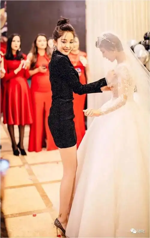 172cm的身高,逆天大长腿.古力娜扎还一向很注重身材的塑形.