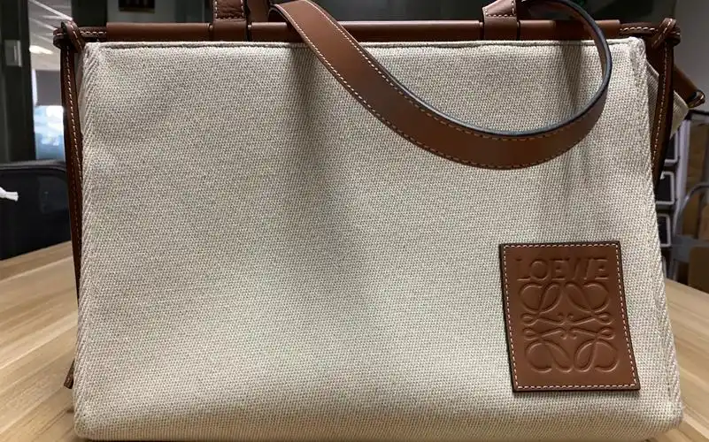 loewe/罗意威 cushion tote 新款拼皮托特包