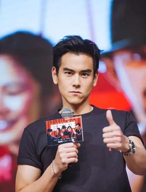 彭于晏为新戏暴减20斤一眼看上去仿佛是廖凡男神真是太拼了