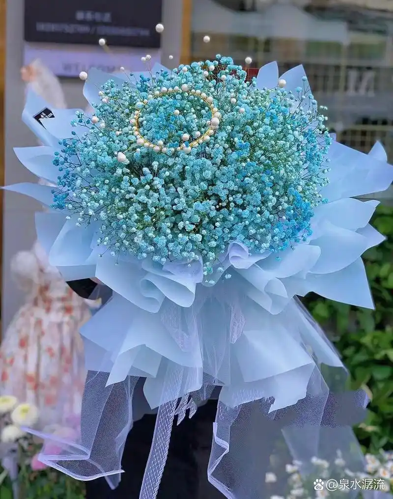 瞒着所有人爱你.我携满天星辰以赠你.仍觉满天星辰不及你.