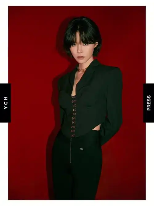 ychstar张婉清in黑色胸衣西装套装