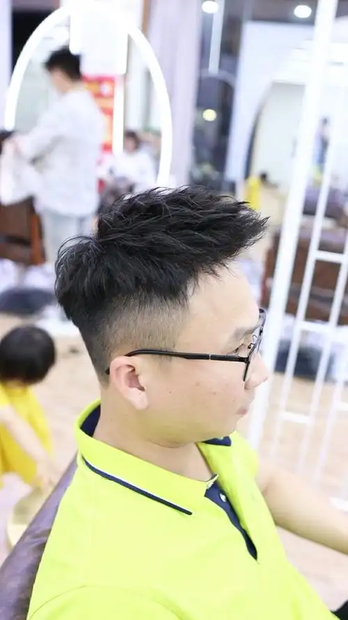 男士发型,摩根前刺