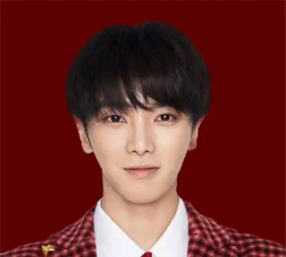 男明星的证件照,张艺兴可爱,白敬亭俊逸,看到肖战:是心动啊