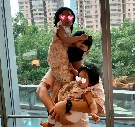 张子萱,出生于1984年.