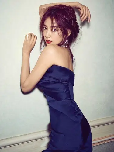 分享一组朴信惠图片给大家,图中的明星图片壁纸会点缀你的电脑桌面