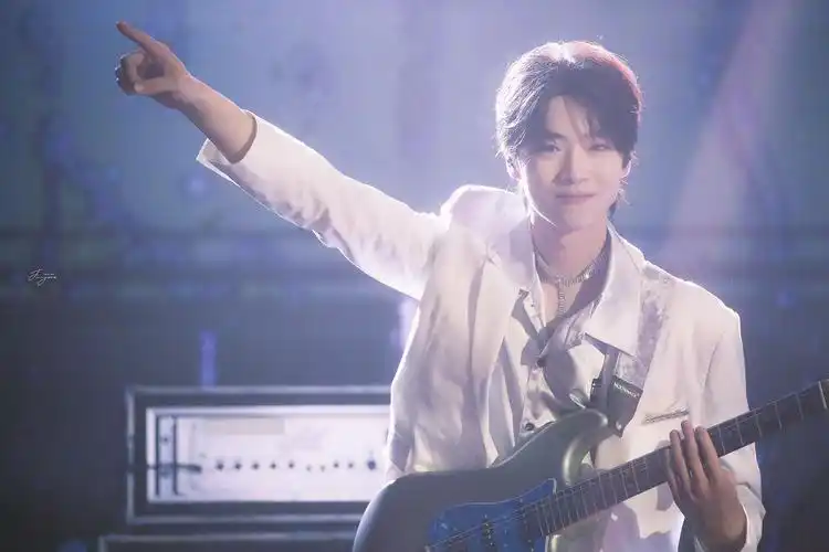 张嘉元开心就好